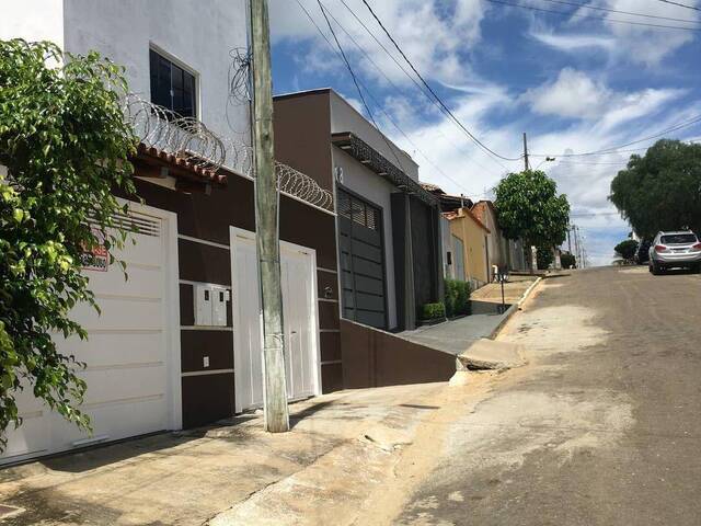 #184 - Casa para Locação em São João do Paraíso - MG - 2